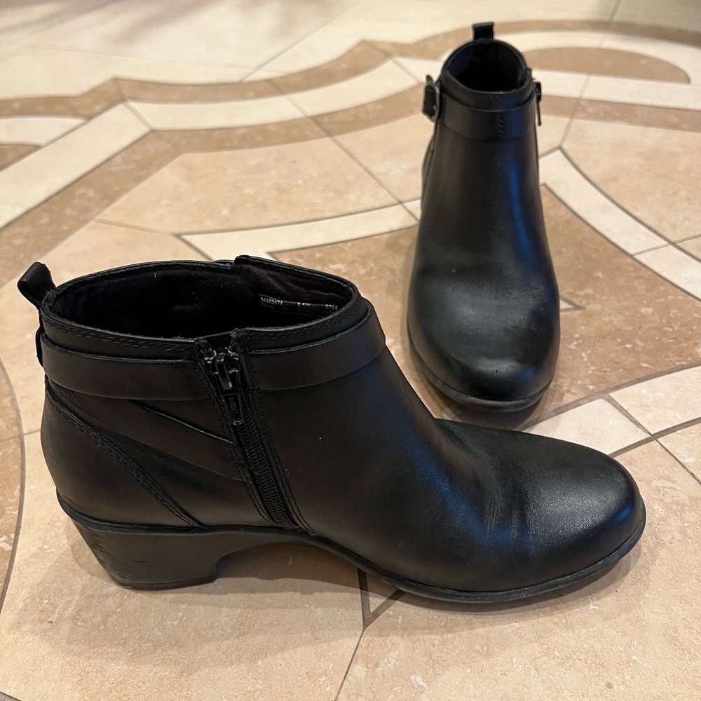 Clark’s size 8.5